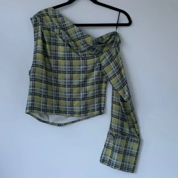 Hellessychecked one-shoulder blouse size 4 NWT